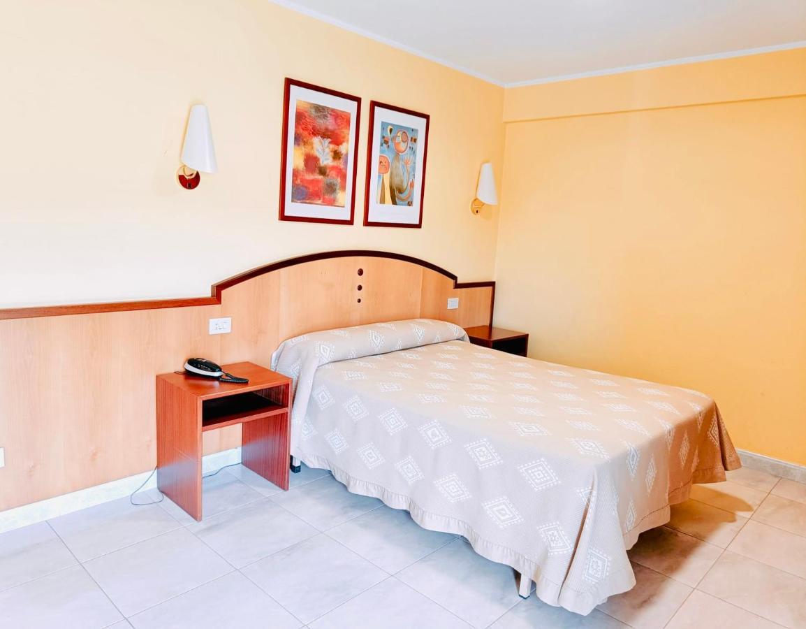 Hotel Alameda Villaviciosa  Bagian luar foto
