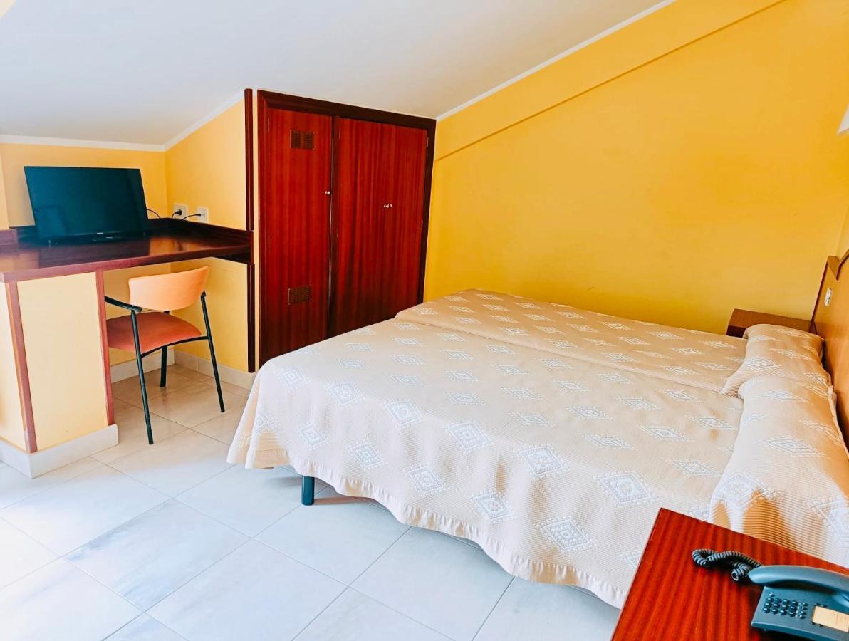 Hotel Alameda Villaviciosa  Bagian luar foto