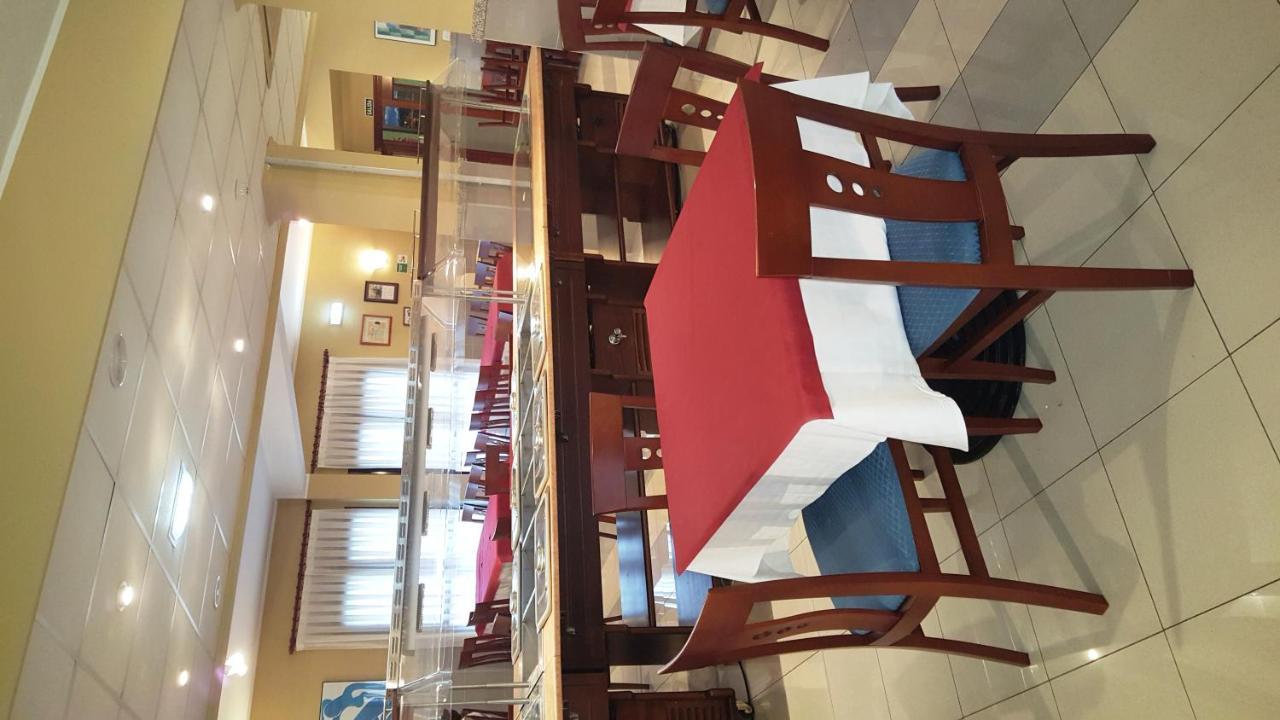 Hotel Alameda Villaviciosa  Bagian luar foto